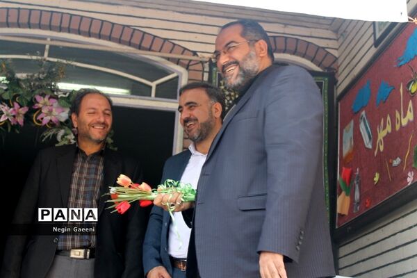 گرامیداشت هفته دفاع مقدس در دبیرستان شهیده قضایی قم