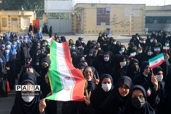 گرامیداشت هفته دفاع مقدس در دبیرستان شهیده قضایی قم