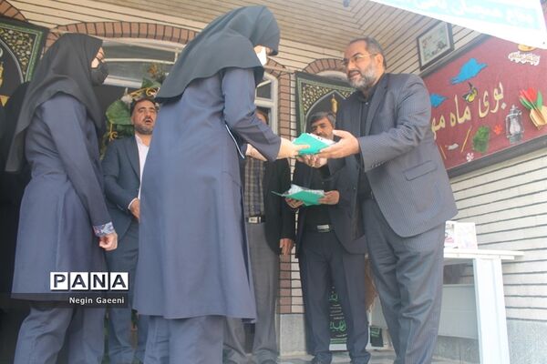 گرامیداشت هفته دفاع مقدس در دبیرستان شهیده قضایی قم