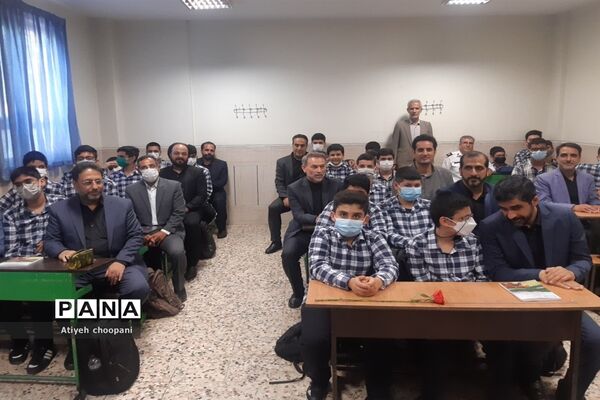 آیین بازگشایی مدارس و زنگ ایثار و مقاومت در دبیرستان شهید افتخاری منطقه ۱۴