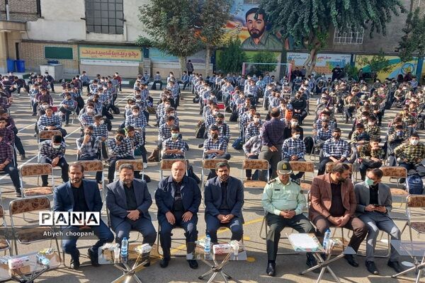 آیین بازگشایی مدارس و زنگ ایثار و مقاومت در دبیرستان شهید افتخاری منطقه ۱۴