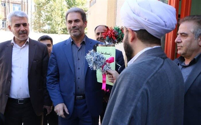 زنگ نماز درمدارس همه شهرستان ها و مناطق 24 گانه استان آذربایجان غربی نواخته شد