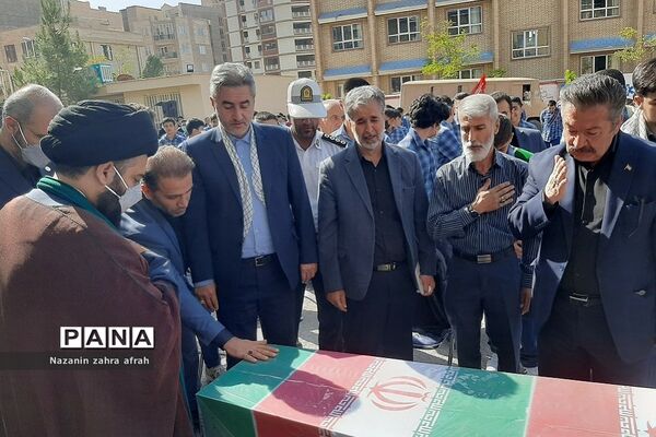 مراسم تشییع شهید گمنام در دبیرستان شهید بهشتی  رودهن