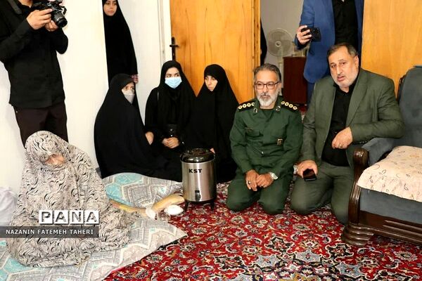 دیدار مسئولان منطقه فشافویه با خانواده شهدابه مناسبت هفته دفاع مقدس