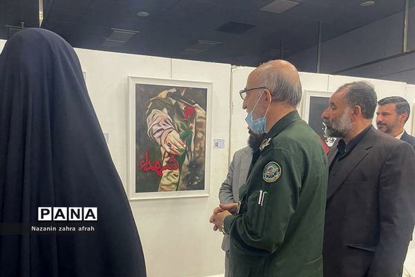 گالری نقاشی شور عشق در باغ موزه ملی دفاع مقدس