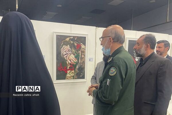 گالری نقاشی شور عشق در باغ موزه ملی دفاع مقدس