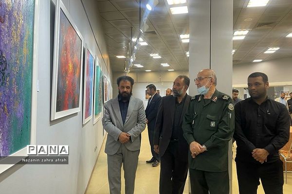 گالری نقاشی شور عشق در باغ موزه ملی دفاع مقدس