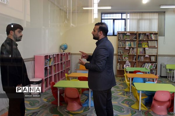 بازدید اعضای مرکز سنجش و پایش کیفیت آموزشی وزارت آموزش و پرورش از کتابخانه دانش‌آموز در شیراز
