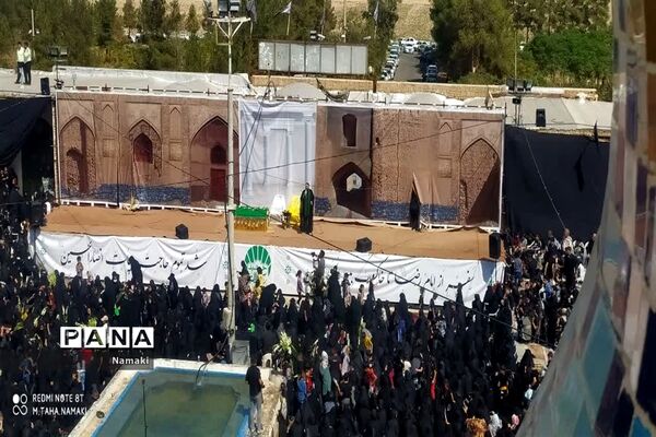 مراسم آیینی مذهبی گلباران خورشید در امامزاده بی بی زینب(ع) آران و بیدگل