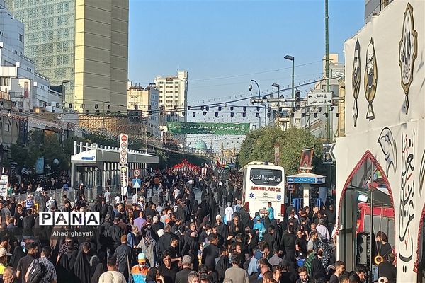 خیابان‌های منتهی به حرم مطهر در روز شهادت امام رضا علیه‌السلام