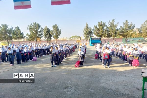 برگزاری جشن عاطفه‌ها و گرامیداشت هفته دفاع مقدس در دبستان مزرعه صفادشت