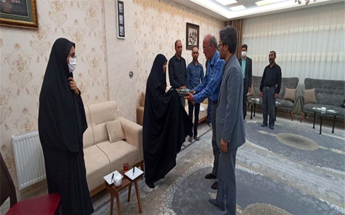 شهدا گنجینه‌های بی‌پایان هستند