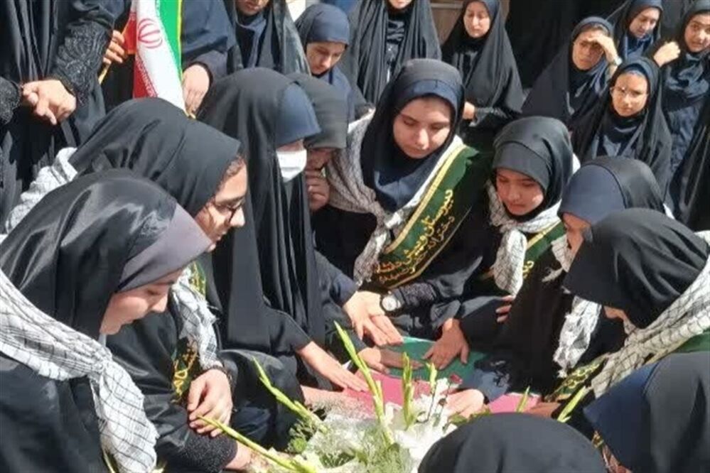 مراسم استقبال از شهید گمنام در مدرسه شاهد المهدی اصفهان