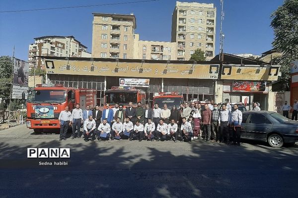 تقدیر از آتش‌نشانان در روز آتش‌نشانی  توسط مسئولان رودهن