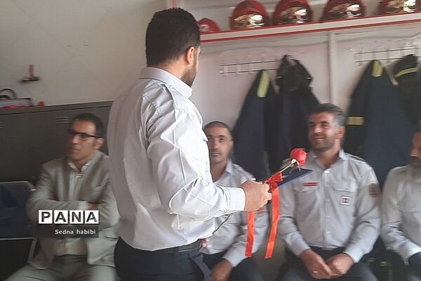 تقدیر از آتش‌نشانان در روز آتش‌نشانی  توسط مسئولان رودهن