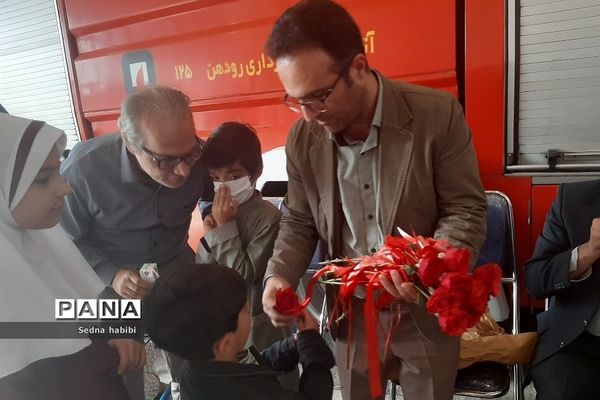 تقدیر از آتش‌نشانان در روز آتش‌نشانی  توسط مسئولان رودهن