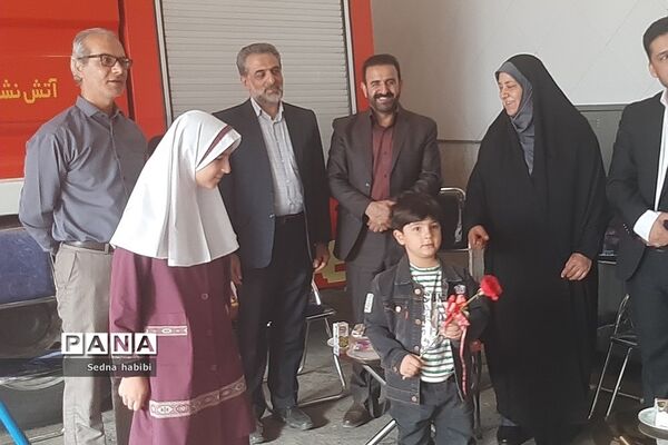 تقدیر از آتش‌نشانان در روز آتش‌نشانی  توسط مسئولان رودهن