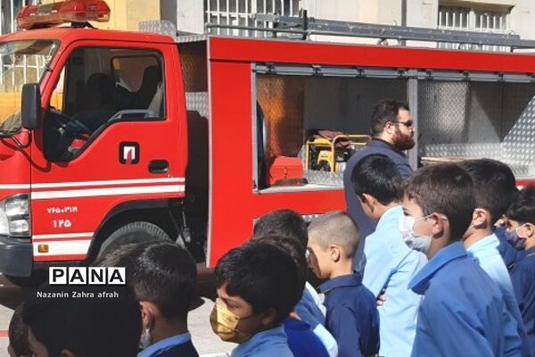 گرامیداشت روز آتش‌نشانی در دبستان ارشاد رودهن