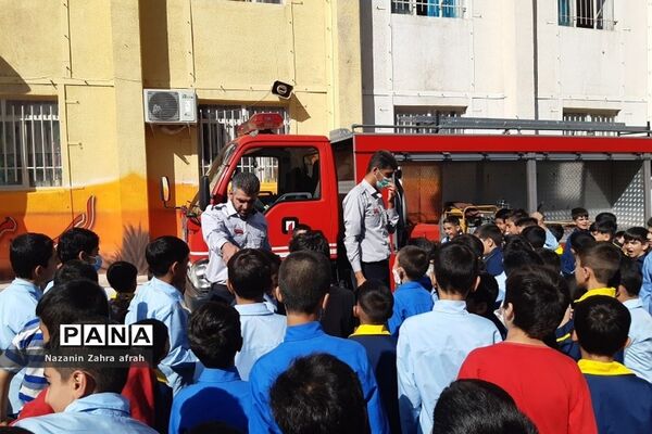 گرامیداشت روز آتش‌نشانی در دبستان ارشاد رودهن