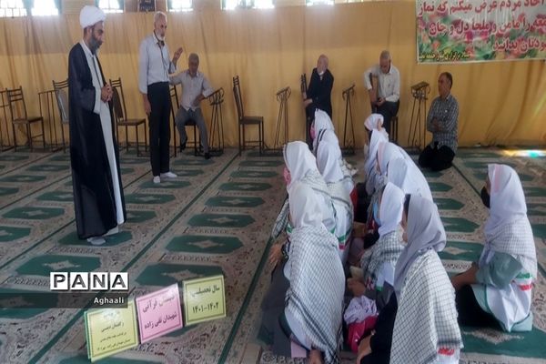 غبارروبی گلزار شهدا در شهرستان نطنز