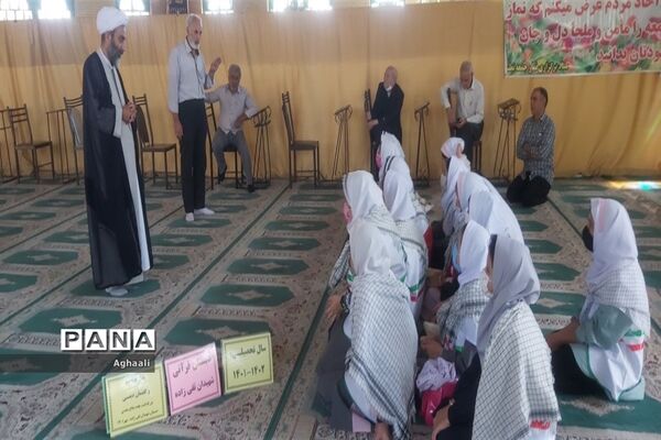 غبارروبی گلزار شهدا در شهرستان نطنز
