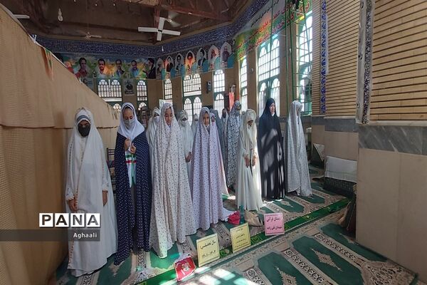 غبارروبی گلزار شهدا در شهرستان نطنز