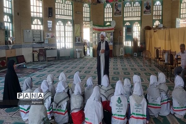 غبارروبی گلزار شهدا در شهرستان نطنز