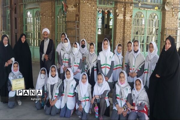 غبارروبی گلزار شهدا در شهرستان نطنز