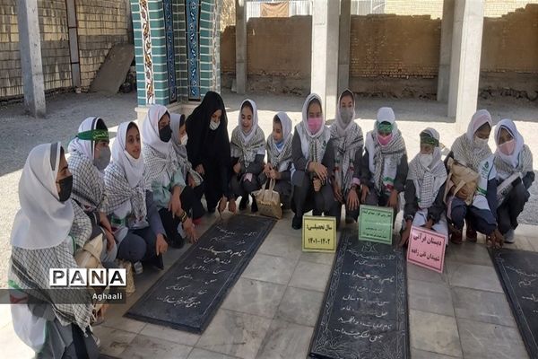 غبارروبی گلزار شهدا در شهرستان نطنز