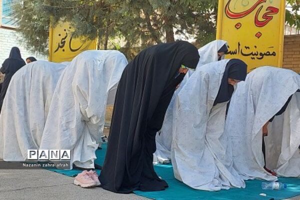 برگزاری نماز جماعت در آغازین روزهای سال تحصیلی در مدارس رودهن