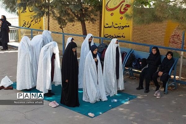 برگزاری نماز جماعت در آغازین روزهای سال تحصیلی در مدارس رودهن