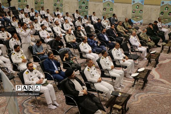 غبارروبی مزار شهدای ارتش با حضور پرسنل نیروی دریایی در قم