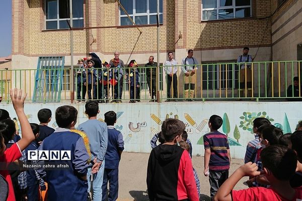 روزی شاد و هیجانی با حضور کارکنان آتش‌نشانی و‌ نیروی انتظامی در دبستان ایمان رودهن