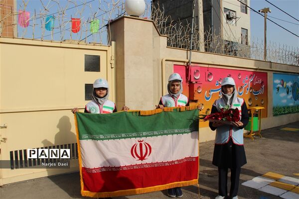 برگزاری آیین نواختن زنگ مهر در دبستان پری زابلی نژاد ناحیه 2 مشهد