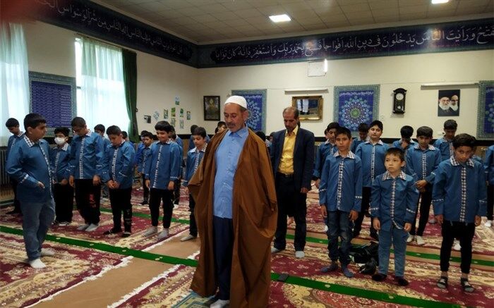 مدیران مدارس، الگویی ملموس در اقامه نماز هستند