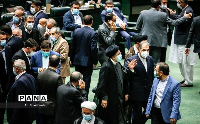 رئیس‌جمهوری برای دفاع از وزیر پیشنهادی کار به مجلس می‌رود