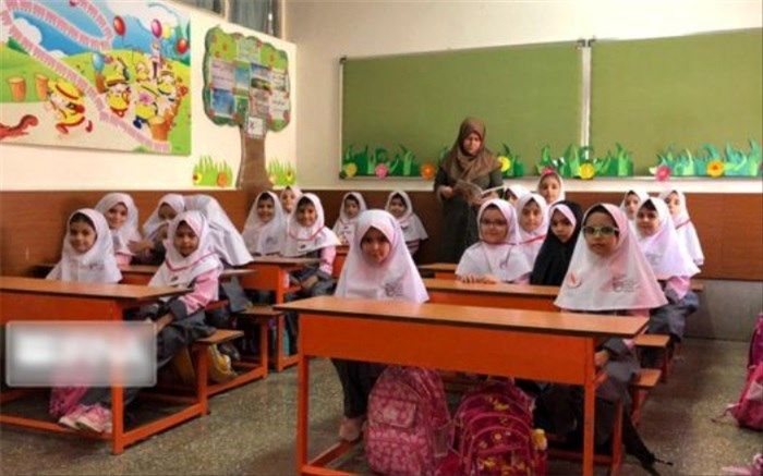 معلمی که کلاس درسش با وجود بیماری سرطان، یک روز هم تعطیل نشد