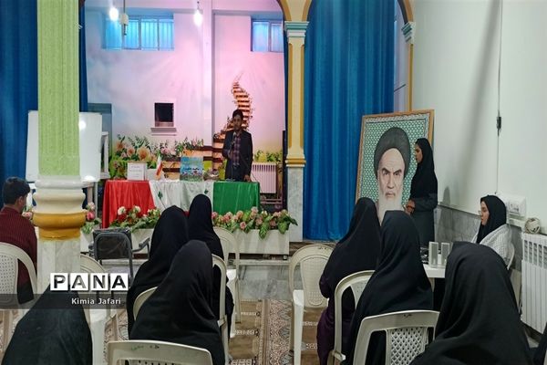 ‌جلسه انجمن اولیا در دبیرستان دخترانه شاهد ‌کاشمر‌