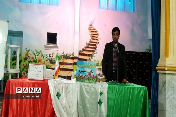 ‌جلسه انجمن اولیا در دبیرستان دخترانه شاهد ‌کاشمر‌