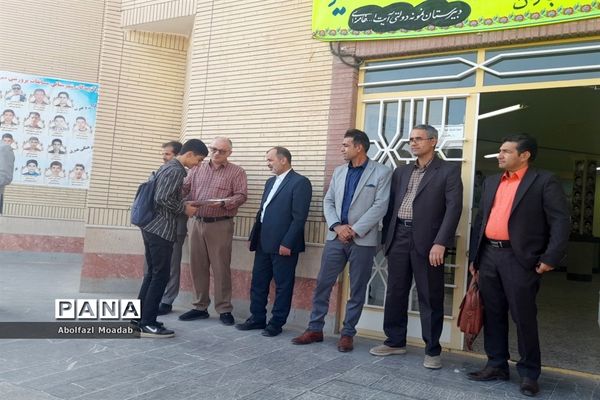 قدردانی از دانش‌آموزان برگزیده قرآن و عترت در کاشمر