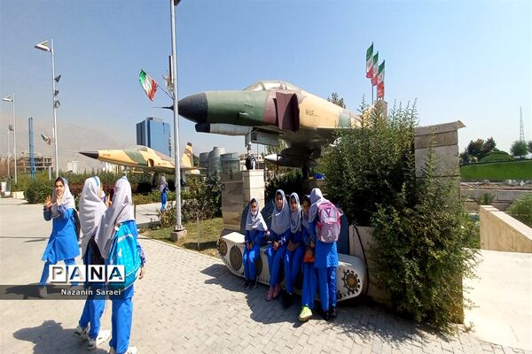 بازدید دانش‌آموزان واحدهای آموزشی اسلامشهر از باغ موزه دفاع مقدس