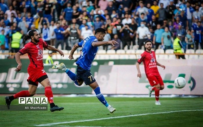 اولین تقابل وریا غفوری با استقلال؛  کاپیتان به تیم محبوبش رسید