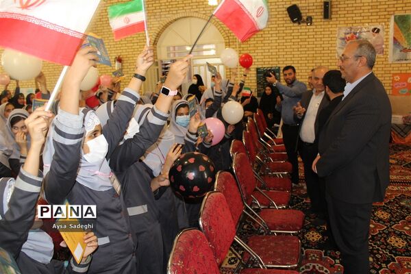جشن عاطفه‌ها در دبستان حاج سید‌ابراهیم بوشهری