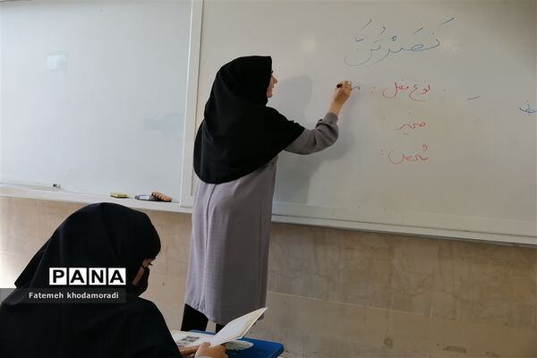 شور و نشاط مهرورزی دانش‌آموزان در اولین روزهای آغازین سال تحصیلی در مدارس شیراز