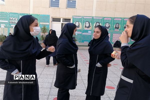 شور و نشاط مهرورزی دانش‌آموزان در اولین روزهای آغازین سال تحصیلی در مدارس شیراز