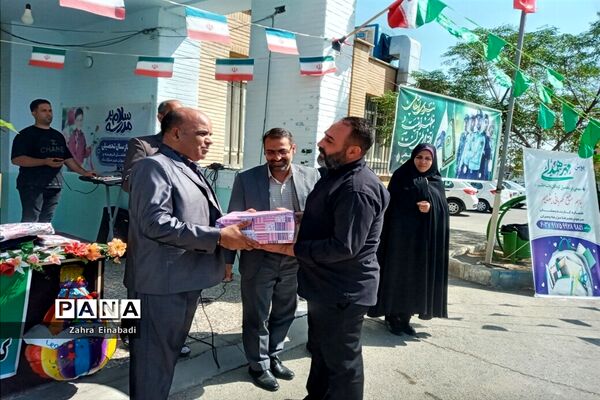 جشن عاطفه‌ها در دبستان مزرعه صفادشت
