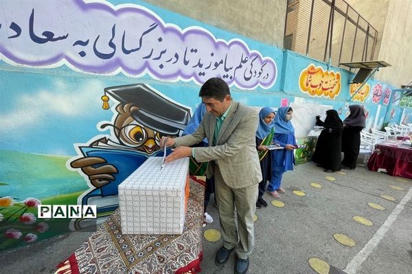 شور عاطفه‌ها، نماد همدلی و مهربانی دانش‌آموزان منطقه ۱۰