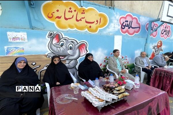 شور عاطفه‌ها، نماد همدلی و مهربانی دانش‌آموزان منطقه ۱۰