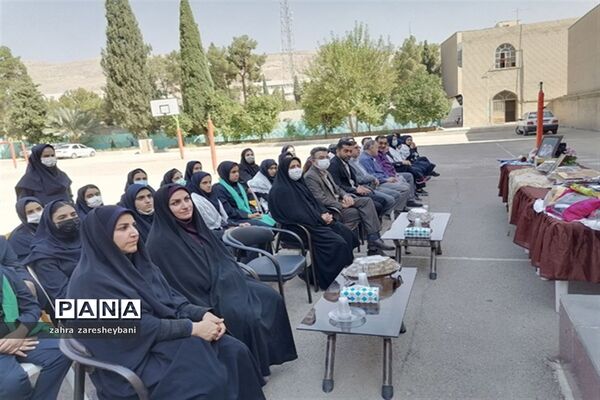 دانش‌آموزان آموزش و پرورش ناحیه دو شیراز در مراسم شور عاطفه‌ها مشق مهربانی نوشتند