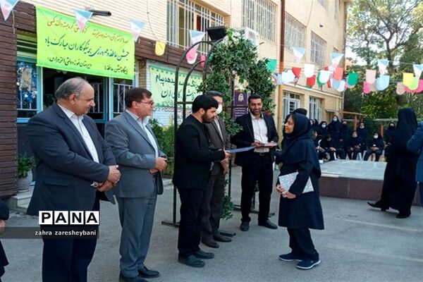 دانش‌آموزان آموزش و پرورش ناحیه دو شیراز در مراسم شور عاطفه‌ها مشق مهربانی نوشتند